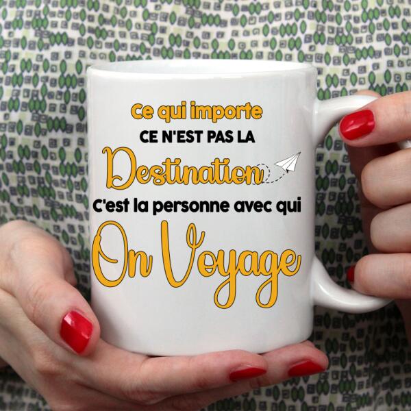 Ce qui importe ce n'est pas la destination, C'est la personne avec qui on voyage - Tasse personnalisée