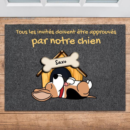 Tous les invités doivent être approuvés par nos chiens - Paillasson Tapis Gris- Noms personnalisables jusqu'à 5 chiens